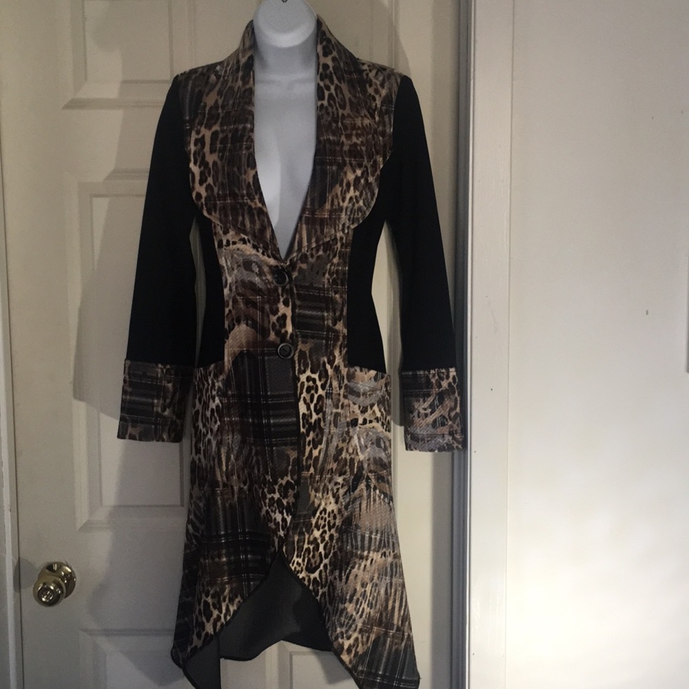 Very Unique Black/Leopard print duster. Sz S